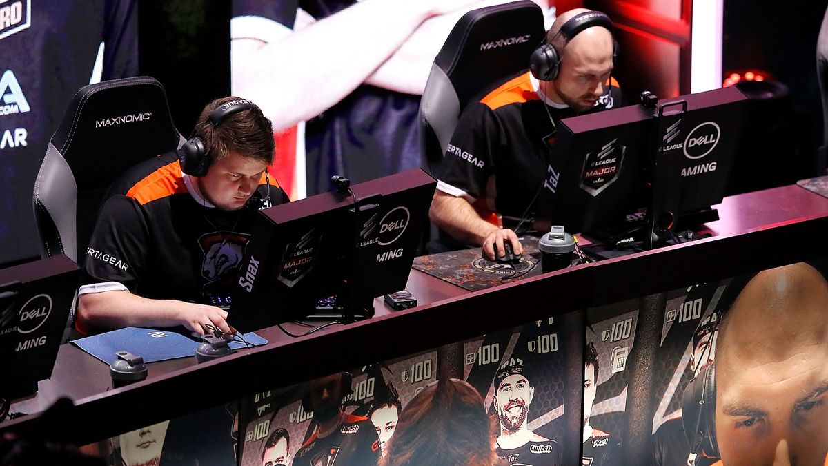 Getty Images / Członkowie drużyny Virtus.Pro w czasie rozgrywki