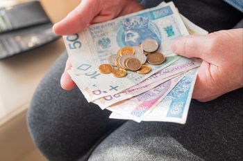 Złe wieści dla emerytów. Tyle mogą wynieść podwyżki w 2027 r.