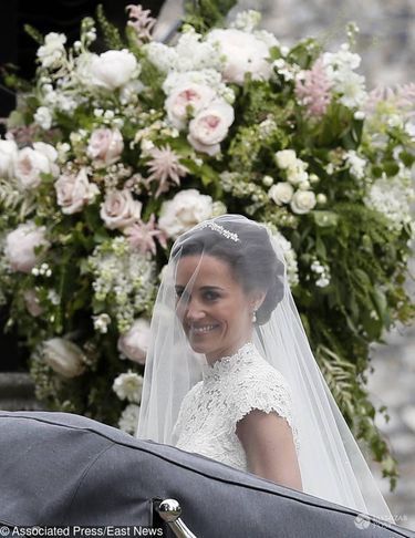Pippa Middleton w sukni ślubnej