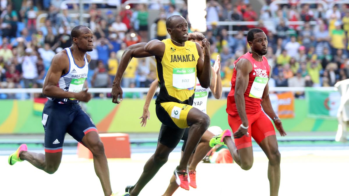 Usain Bolt w trakcie eliminacyjnego biegu 100m Rio 2016