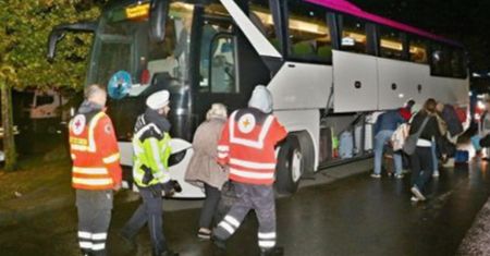 Kierowca wysiadł i sobie poszedł. Zostawił 42 osoby w autokarze