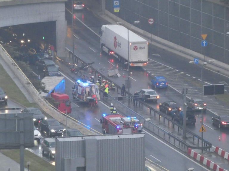 Katowice. Wypadek w tunelu 