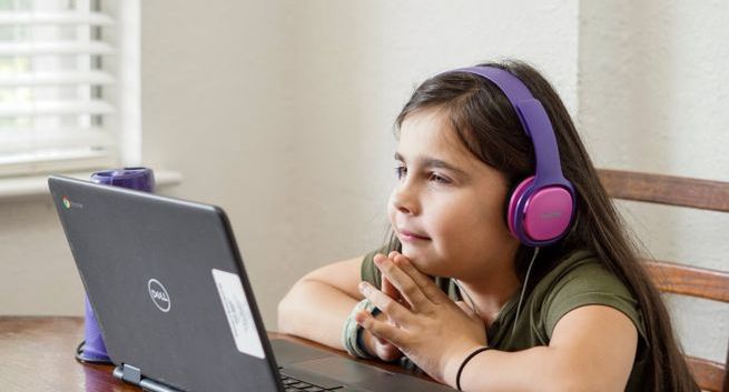 Norweska partia chce zakazać pokazywania dzieci w internecie w celach reklamowych