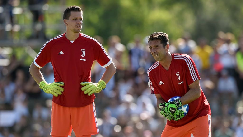 Wojciech Szczęsny (z lewej) i Gianluigi Buffon