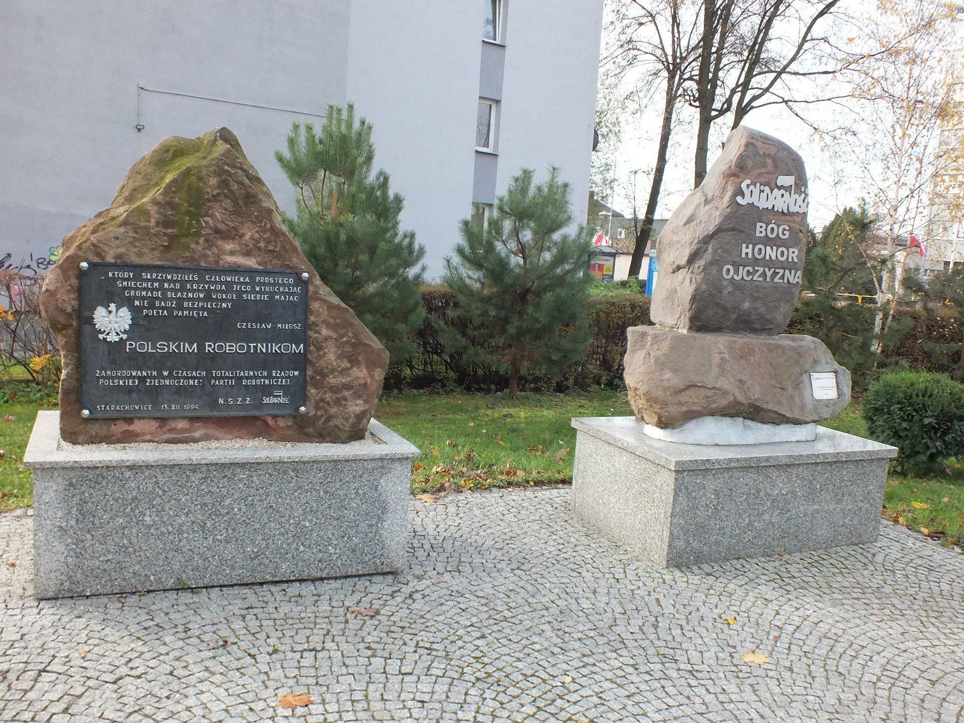 Wszyscy złożą kwiaty i zapalą znicze przed pomnikiem &#34;Solidarności&#34; i tablicą robotników Sierpnia 80&#39;.