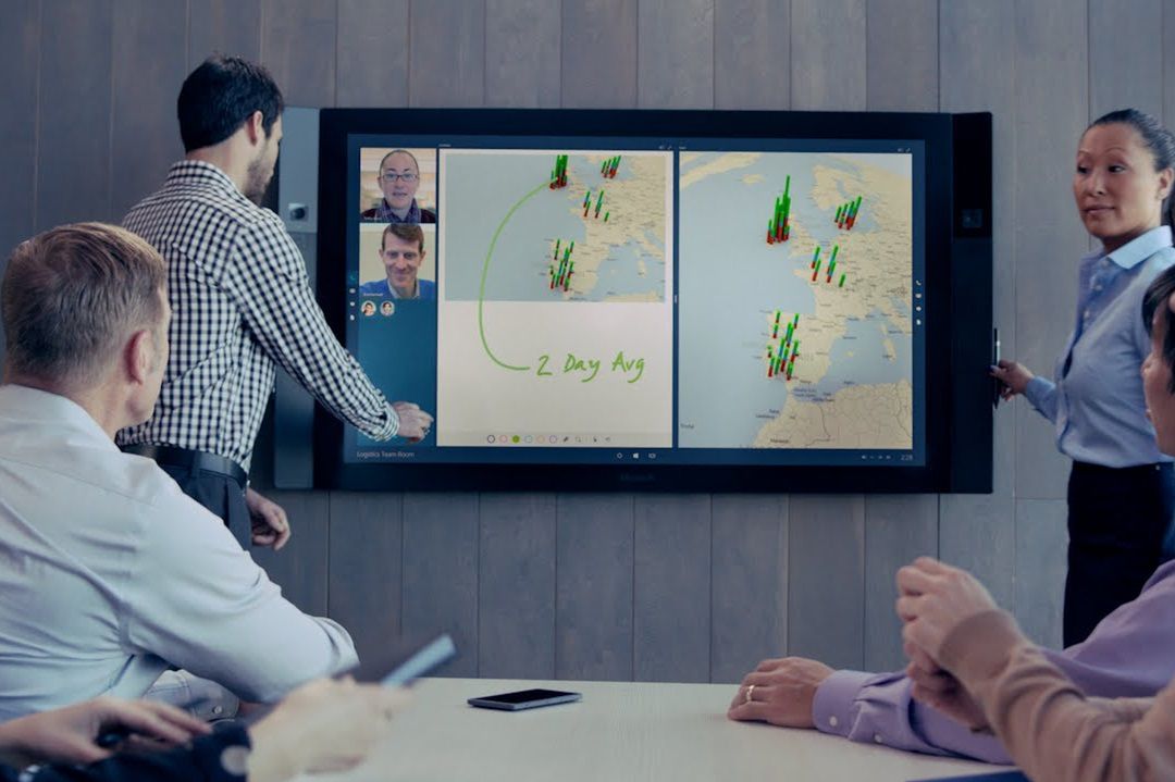 Ogromny Surface Hub w końcu trafia do pierwszych klientów