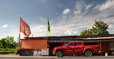 Mercedes-Benz Klasy X - pójść na łatwiznę z gotowcem? Nie tym razem