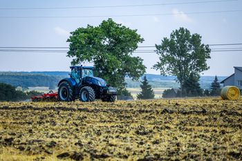 ARiMR zwiększa środki! Sprawdź, czy dostaniesz dotację na maszyny rolnicze 2025
