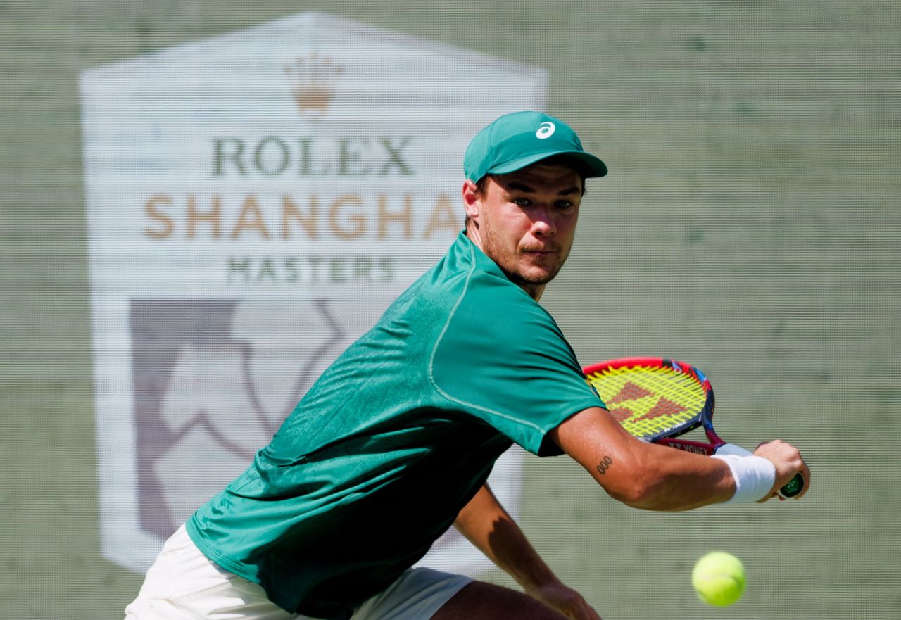 Kamil Majchrzak żegna się z Szanghajem. Alex de Minaur górą