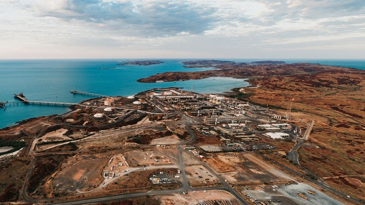 Australia's LNG decision sparks clash with climate goals