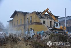 Dąbrowa Górnicza. Ponad 100-letni budynek dworca PKP znika z powierzchni