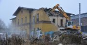 Dąbrowa Górnicza. Ponad 100-letni budynek dworca PKP znika z powierzchni