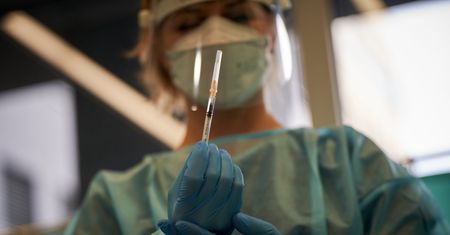 Koronawirus w Polsce. Niepokojące dane o liczbie szczepień