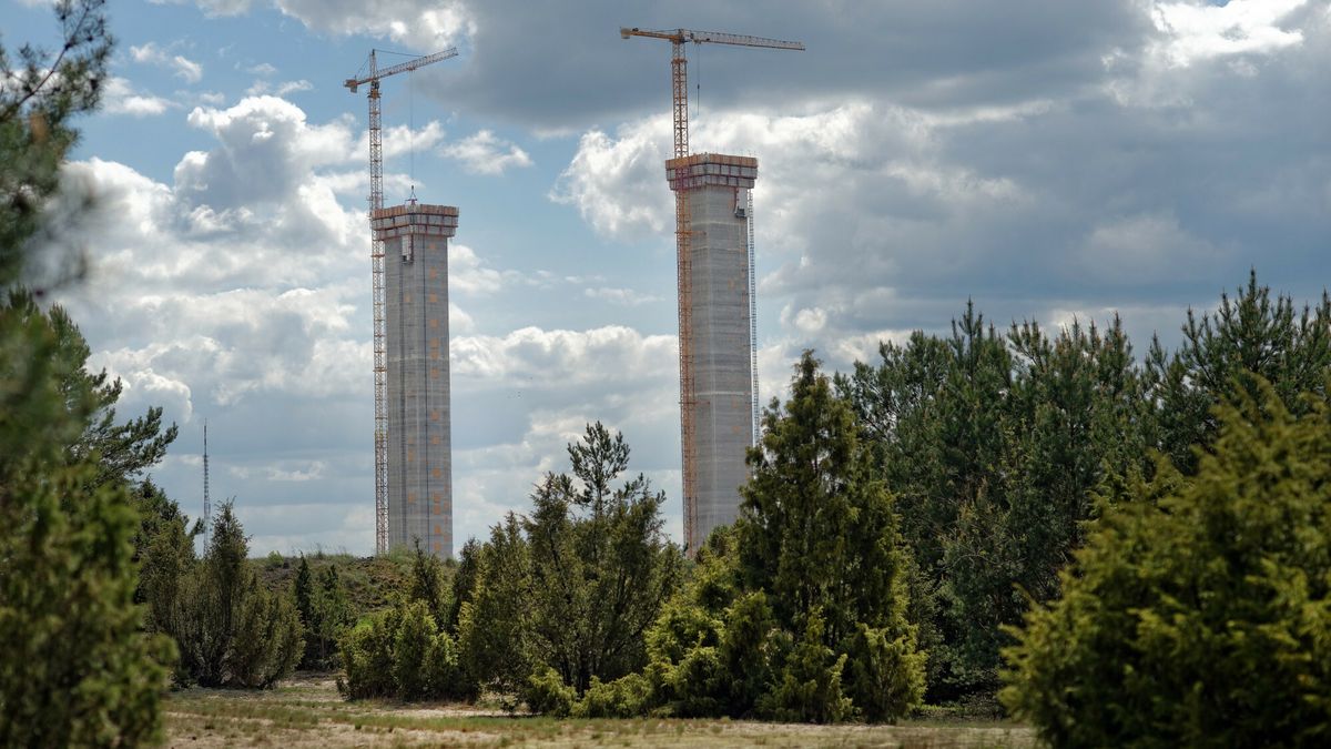 Fotonova - arch20.05.2021 Ostroleka  Elektrownia Ostroleka C , strategiczna budowa na zlecenie politykow PiS finansowana przez spolki energetyczne . Bledne decyzje skonczyly sie rozbiorka elektrowni  n/z rozbiorka Elektrowni Ostroleka C  Fot. Tomasz Paczos / FOTONOVATomasz Paczos/FOTONOVA