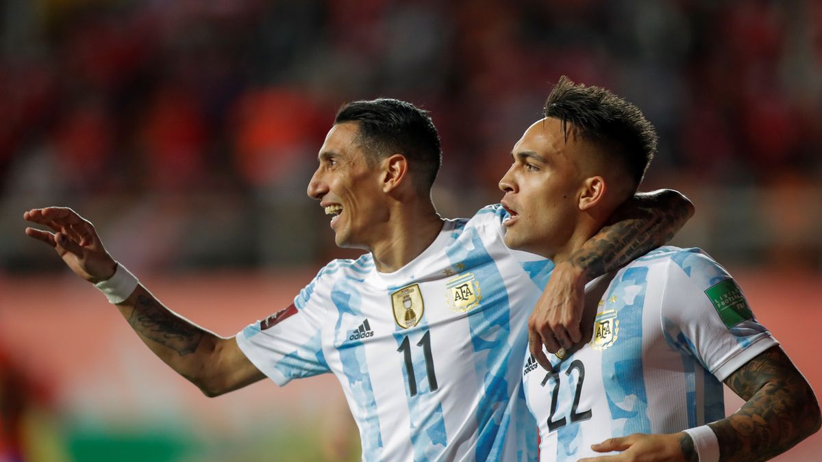 PAP/EPA / Na zdjęciu: Angel Di Maria i Lautaro Martinez