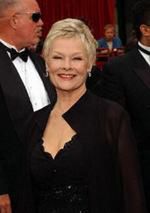 Judi Dench broni Daniela Craiga