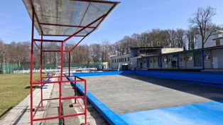 Najnowocześniejszy basen w Polsce był na Śląsku. Przesuwny dach i podwodne kajuty