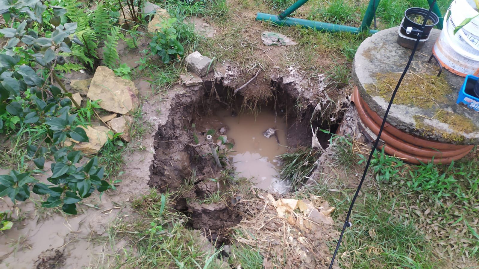 Widok po nawalnym deszczu w Grójcu. Posesja pana Michała