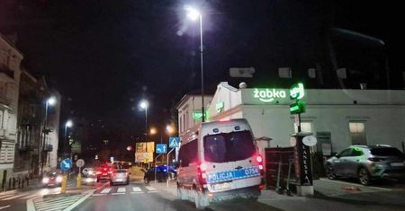Napad na Żabkę w Lublinie. Nożem zastraszyli sprzedawcę