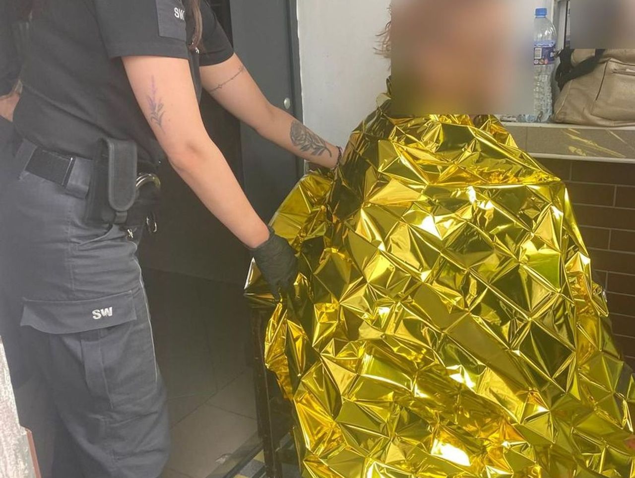 Pobita Ukrainka błagała o pomoc pod bramą aresztu. Załatwił ją tak kolega, z którym mieszkała w pustostanie