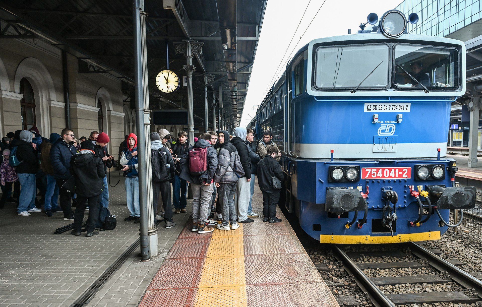 W sobotę (6 grudnia) na dworcu Bydgoszcz Główna odbyły się Kolejowe Mikołajki. Fundacja Instytut Edukacyjny Kolej na Ciebie przygotowała atrakcje dla młodszych i starszych miłośników pociągów.