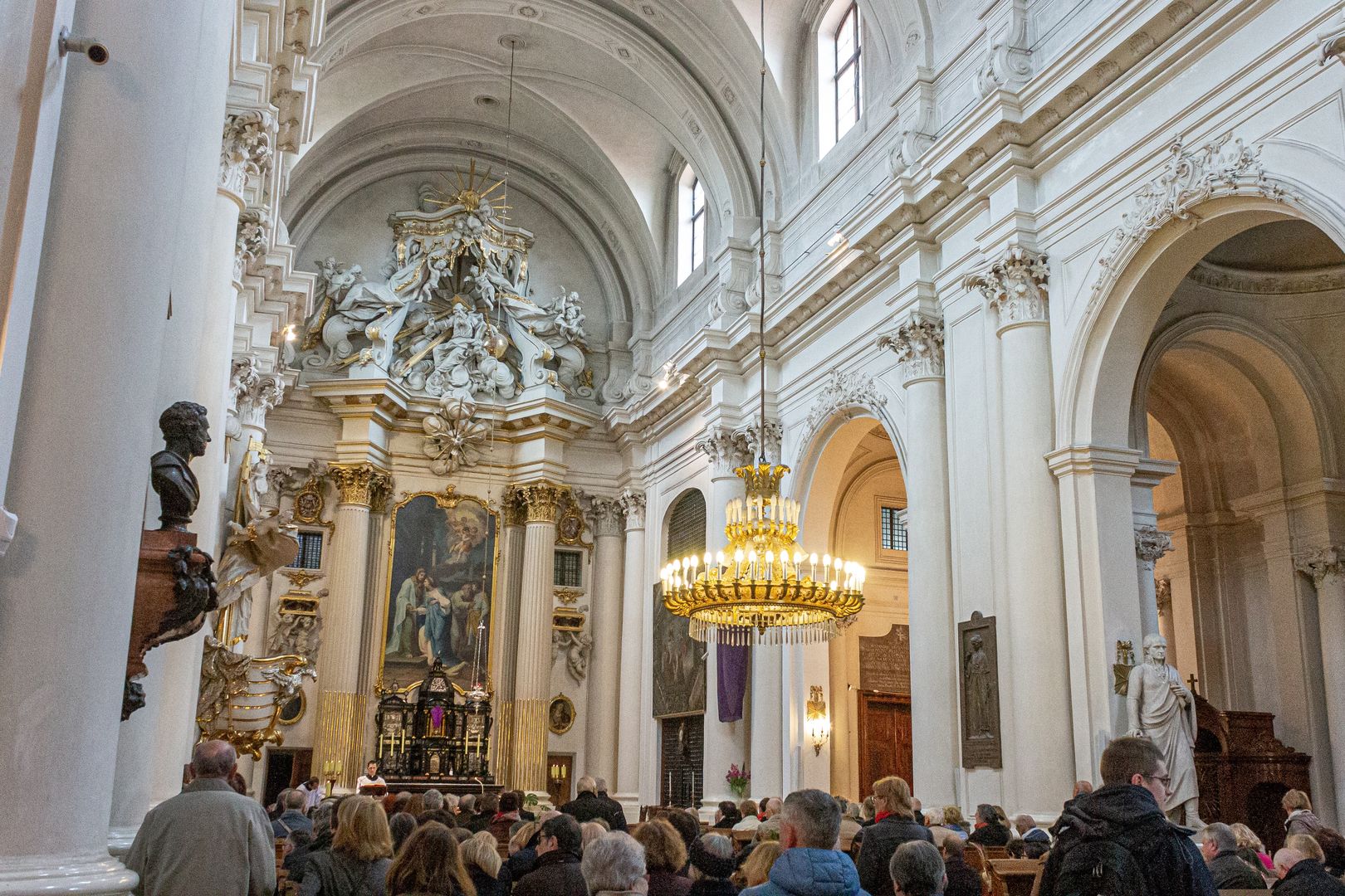 Kościół przedstawił statystyki. Tylu Polaków uczęszczało na mszę