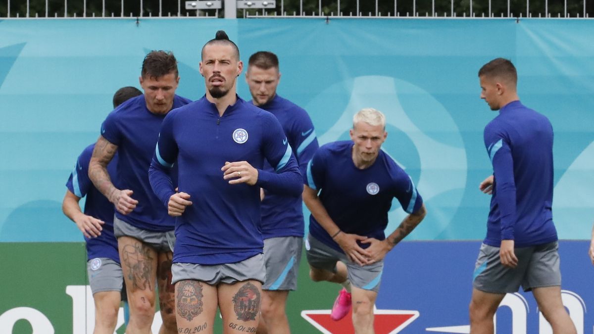 reprezentanci Słowacji podczas treningu przed meczem z Polską Na pierwszym planie Marek Hamsik