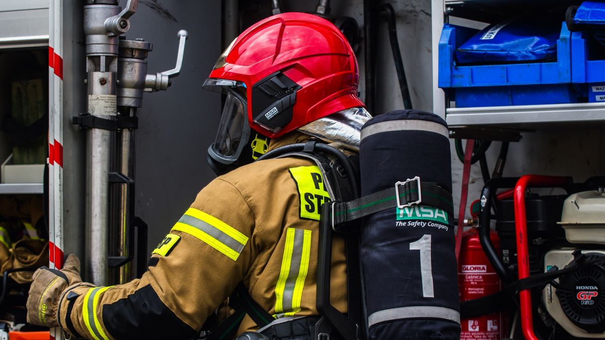 Po?ar ci??ar�wki ko?o Zielonej G�ry
Fot. NewsLubuski/East News, Kaczenice, 09.07.2025. Pozar ciezarowki (pompy do betonu) na drodze wojewodzkiej nr 290 pod Zielona Gora. Ogien gasily trzy zastepy Panstwowej i Ochotniczej Strazy Pozarnej. Kabina ciezarowki splonela.
NewsLubuski