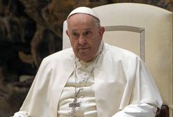 Pusty papieski fotel. W Watykanie poruszenie i niepokój