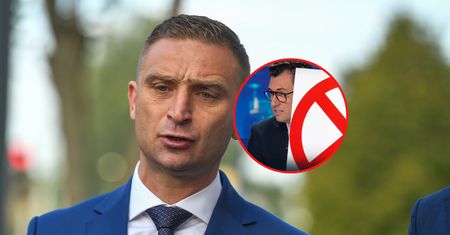 Bąkiewicz dostał "nakaz wyjazdu" z Radomia. Poseł KO przyniósł znak