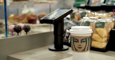 Pozwał Starbucksa w USA za oblanie herbatą. Gigantyczne odszkodowanie