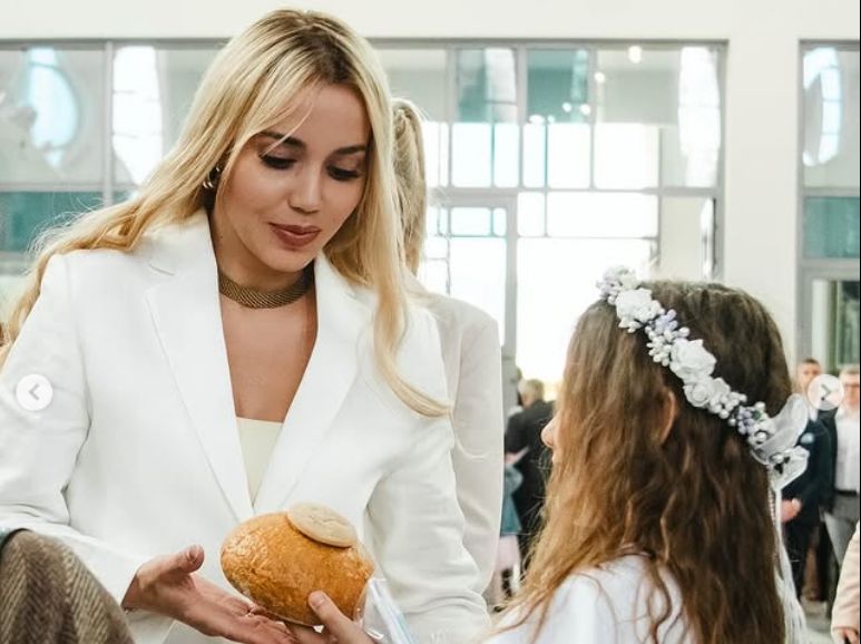 Marianna Schreiber udostępniła zdjęcia z komunii córki
