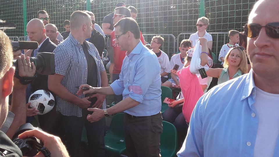 WP SportoweFakty / Paweł Kapusta / Na środkowym planie zdjęcia premier Mateusz Morawiecki