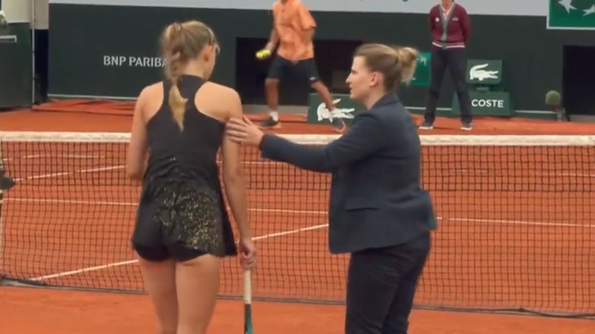 Twitter / Eurosport_PL / Na zdjęciu: Julia Awdiejewa i Katarzyna Radwan-Cho zderzyły się głowami