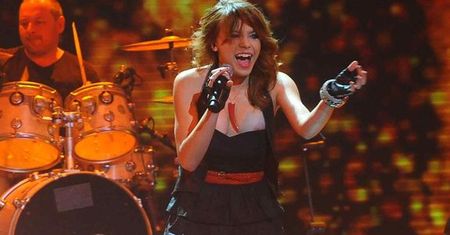 "Must be the music": Niesforna pierś uczestniczki wyskoczyła w trakcie występu!
