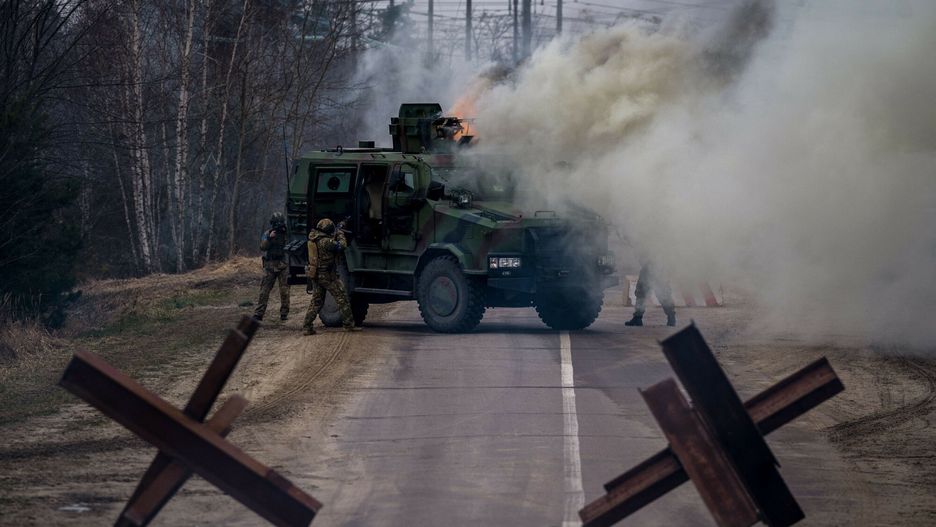 Wojna w Ukrainie rok 2023
Ukrainian servicemen take part in a joint military training of armed forces, national guards, border guards and Security Service of Ukraine in Rivne region, near the border with Belarus, on February 11, 2023, amid the Russian invasion of Ukraine. (Photo by Dimitar DILKOFF / AFP)
DIMITAR DILKOFF