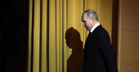"Biznes ma się jeszcze czym dzielić". Kremlowi tak szybko pieniędzy na wojnę nie zabraknie