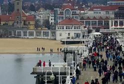 Ferie w cieniu koronawirusa. Tłumy w Zakopanem i na molo w Sopocie