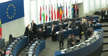 Wojna na Ukrainie. Europarlament krytykuje Moskwę
