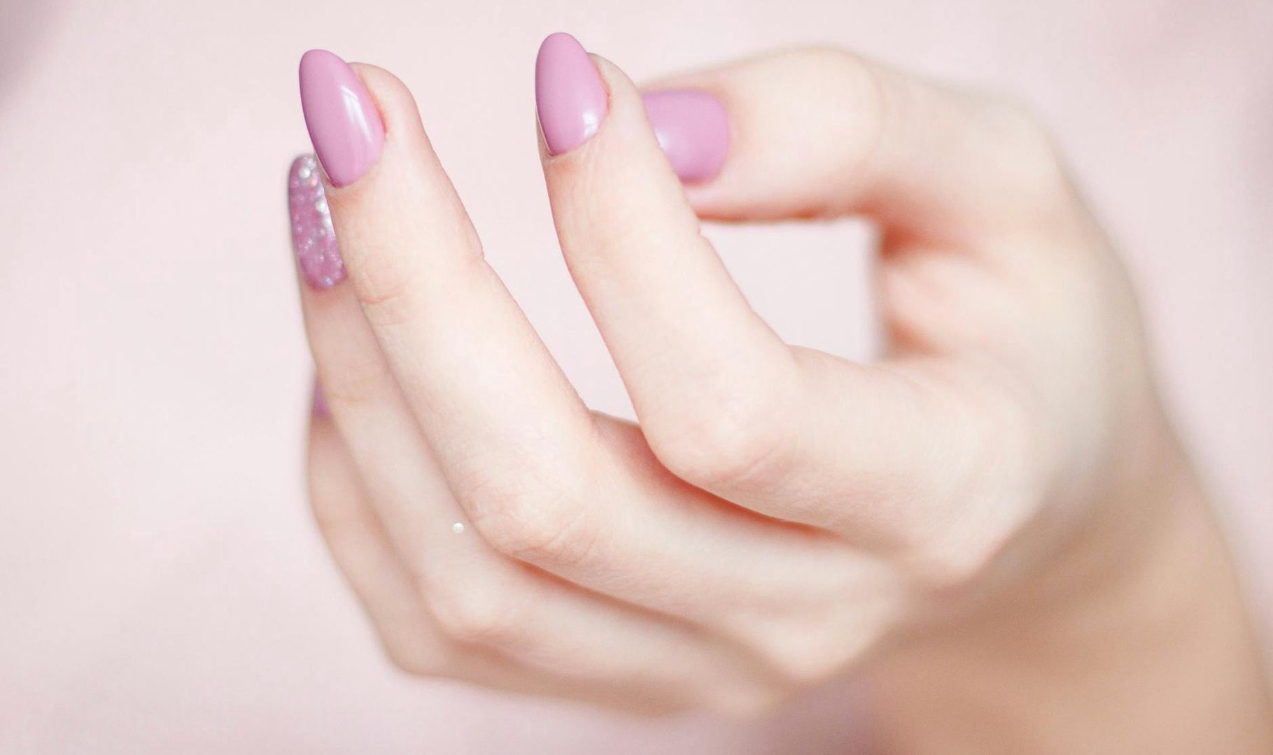 Pielęgnacja paznokci po wykonaniu manicure – jak to robić dobrze?