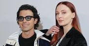 Ciężarna (?) Sophie Turner i Joe Jonas zadają szyku na pokazie Louis Vuitton (ZDJĘCIA)