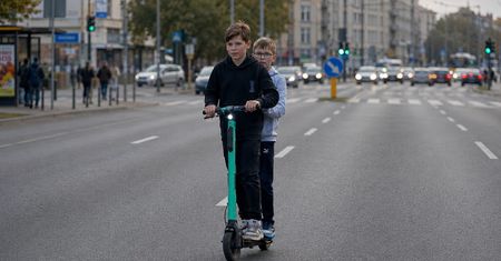 Co grozi za niezgodną z przepisami jazdę na hulajnodze elektrycznej?