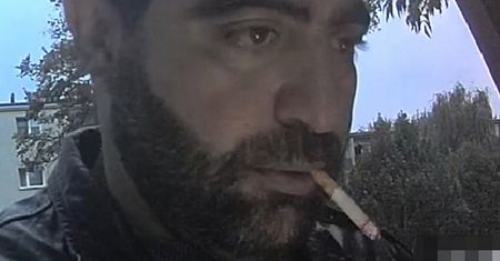 Zdjęcie z bankomatu. Policja poszukuje tego mężczyzny