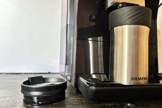 Kawa na wynos w ekspresie Siemens EQ600 iAroma TP607ET8