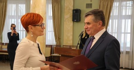 Od dziś są już Polakami. Wojewoda lubelski wręczył akty nadania obywatelstwa
