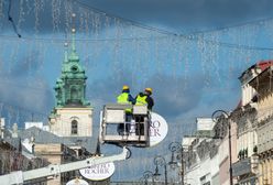 Świąteczna iluminacja znika z Warszawy. Służby rozpoczęły demontaż dekoracji