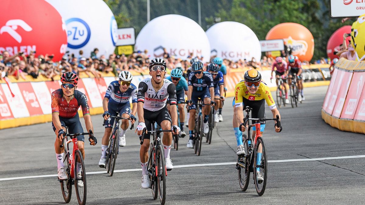 PAP / Maciej Kulczyński / Rafał Majka (w białej koszulce)