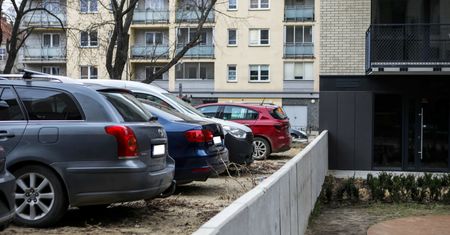 Bez garaży czy miejsc parkingowych w nowych blokach. To możliwe. Wszystko przez jeden przepis