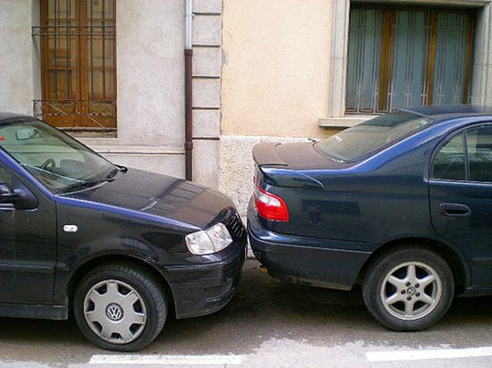 Parkowanie z fantazją - śmieszne zdjęcia Internautów
