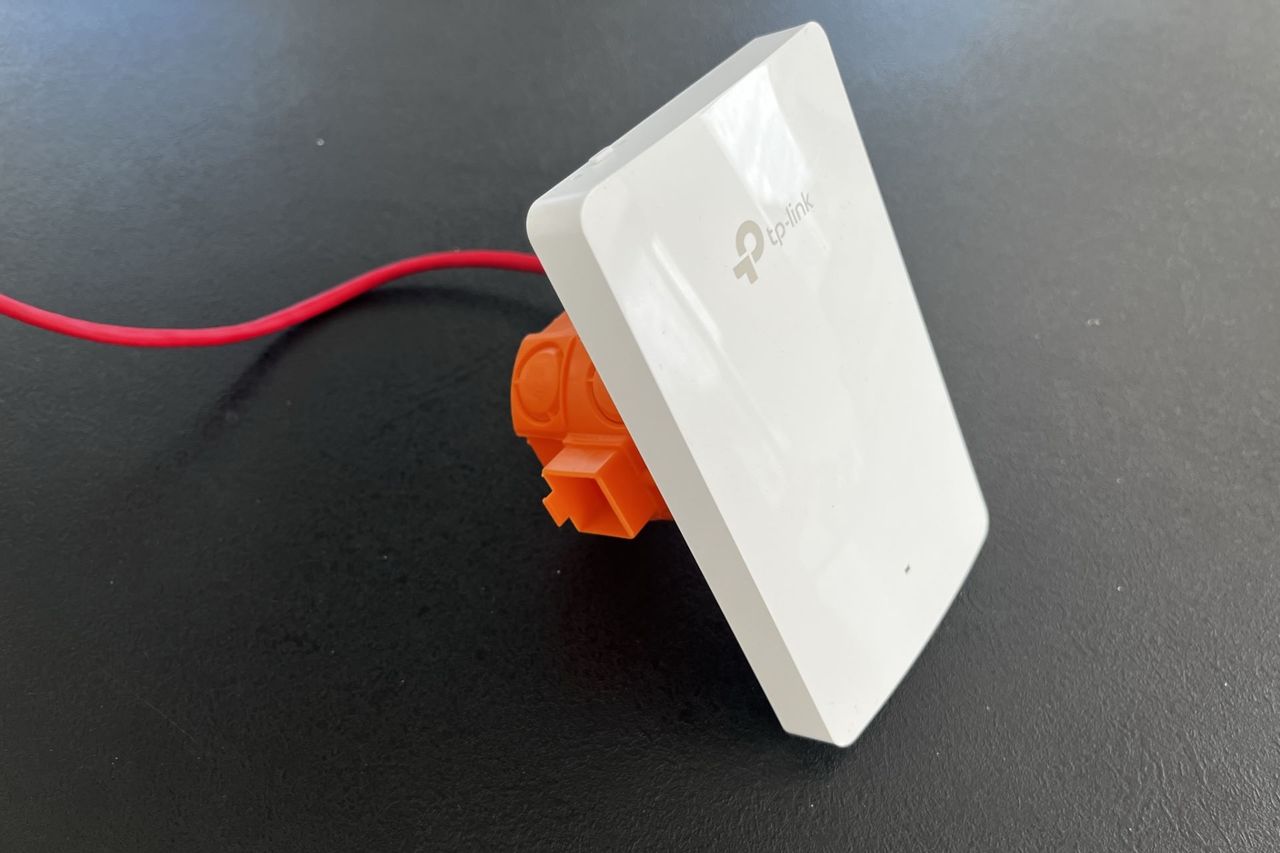 TP-Link OMADA EAP615-Wall - montaż w puszce 2